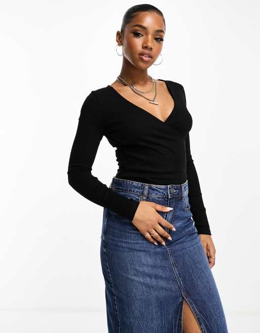 New Look – Czarne prążkowane body kopertowe