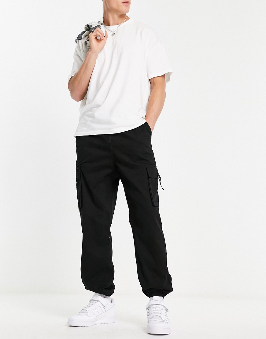 New Look D-ring cuffed slim cargo pants in black
