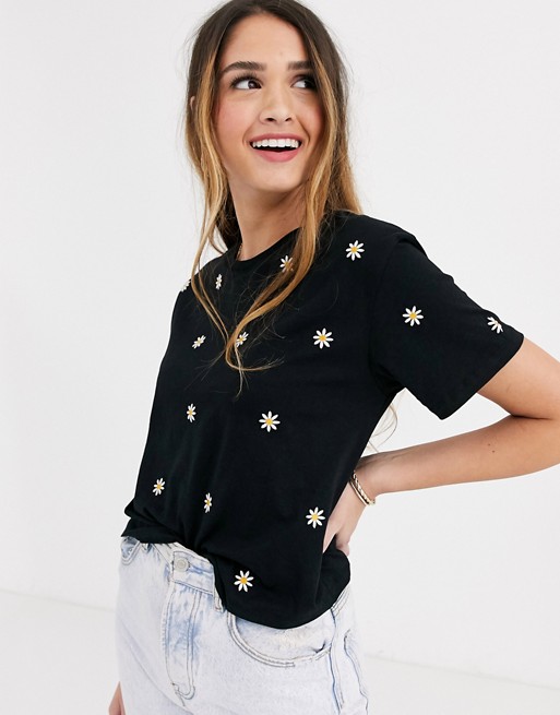 New Look daisy embroidered crop tee in black