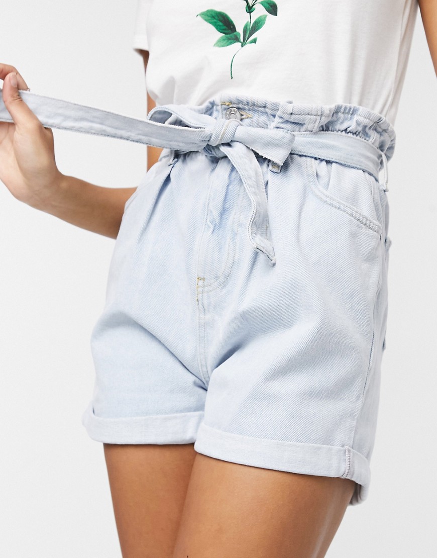 New Look - Denim shorts met taille met plooirand in lichtblauw