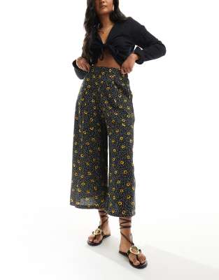 New Look New Look ditsy cropped trousers in black