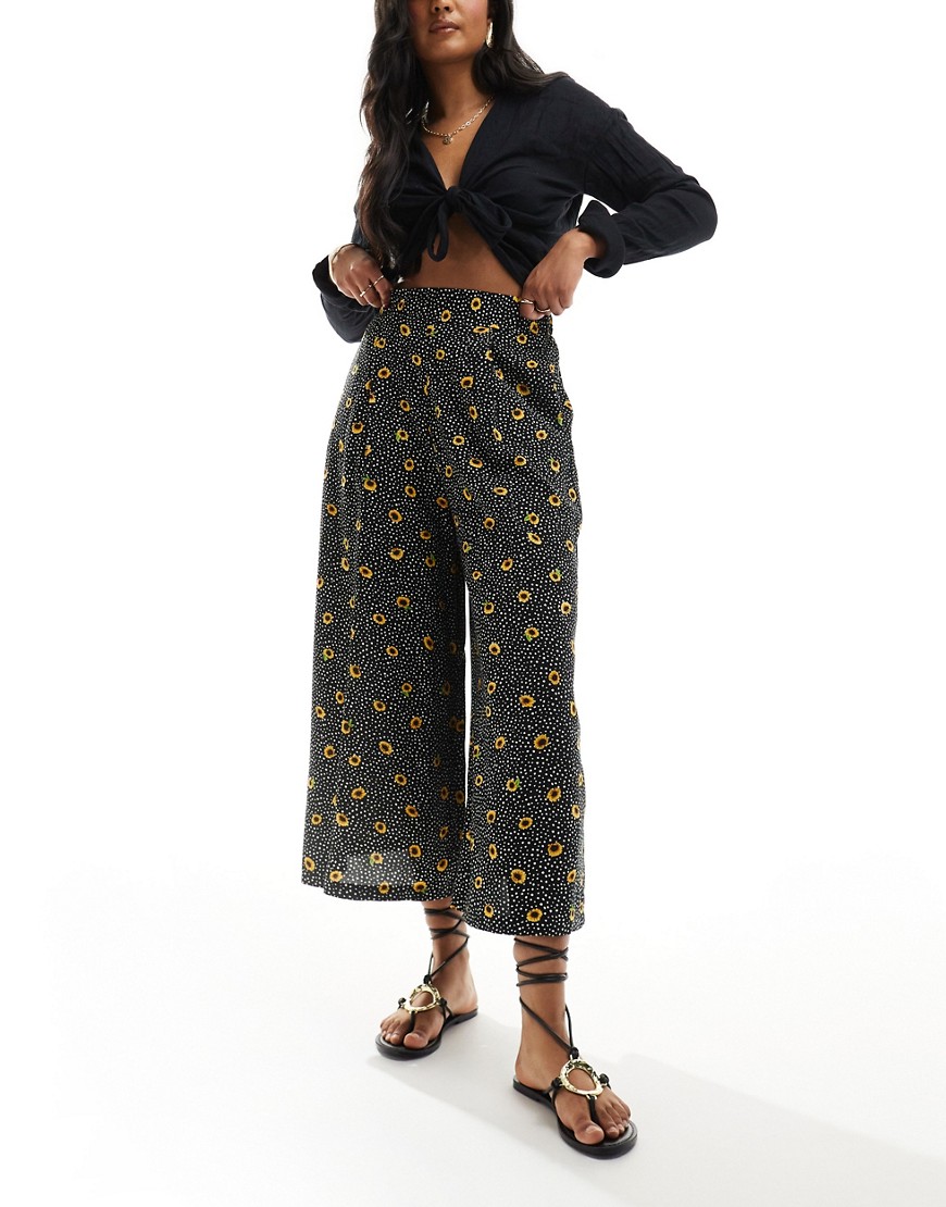 New Look ditsy cropped trousers in black