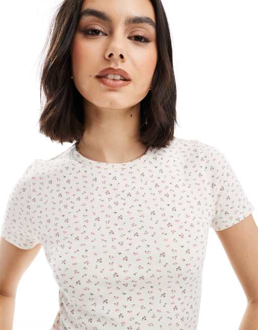 New Look ditsy floral baby t-shirt in cream, 3 of 4