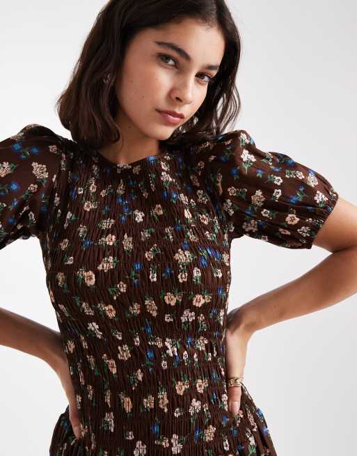 New Look ditsy floral shirred mini dress in brown, 2 of 4