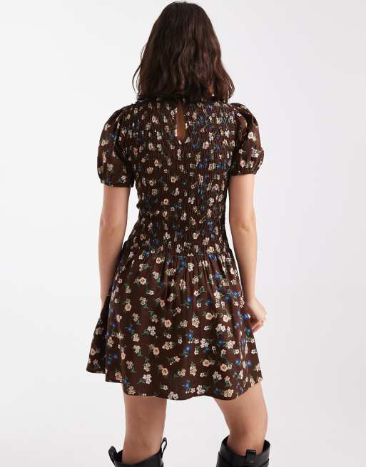 New Look ditsy floral shirred mini dress in brown, 4 of 4