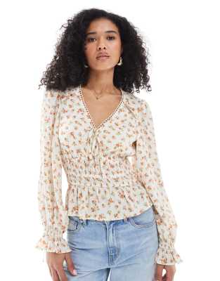New Look Ditsy Floral V-neck Tea Top In White
