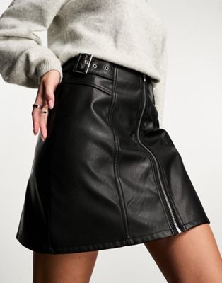 New Look double buckle PU mini skirt in black