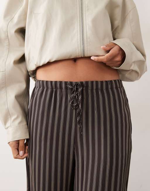 New Look drawstring waist wide leg trousers in brown stripe, 4 of 5