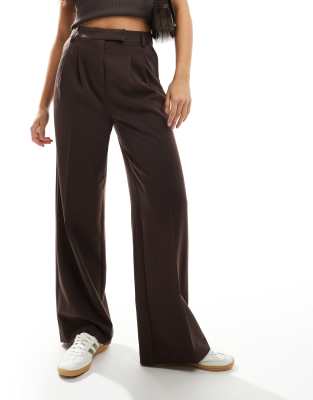 New Look - Elegante Hose in Dunkelbraun mit weitem Bein