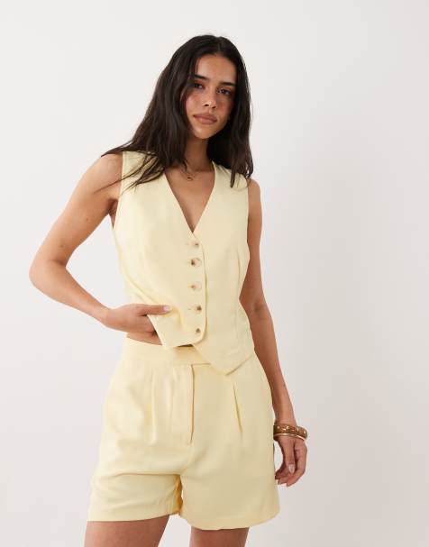 New Look – Elegantes Set in Gelb aus Weste und Shorts - view 1