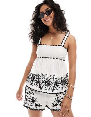 [New Look] New Look embroidered hem cami top in white (part of a set) 8 White pattern