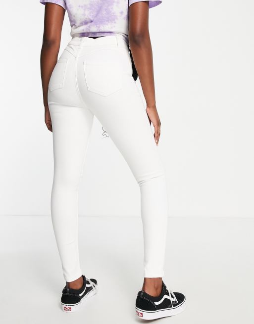 New Look – Eng geschnittene Disco-Jeans in Weiß