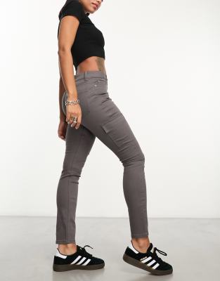 New Look - Enge Cargo-Jeans in Grau