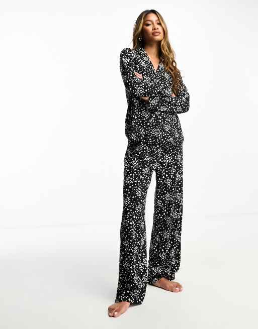 New Look - Ensemble avec pantalon à imprimé cœur et col à revers - Noir