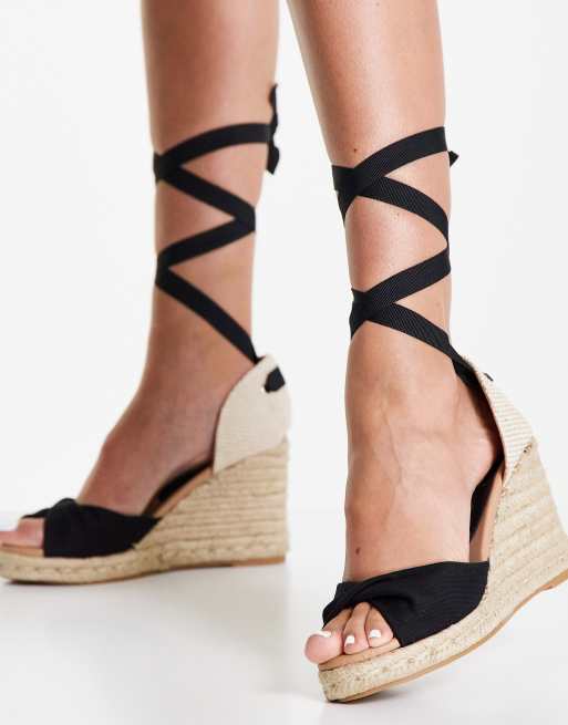 New Look Espadrilles Sandalen in Schwarz mit Bindedetail und Keilabsatz ASOS