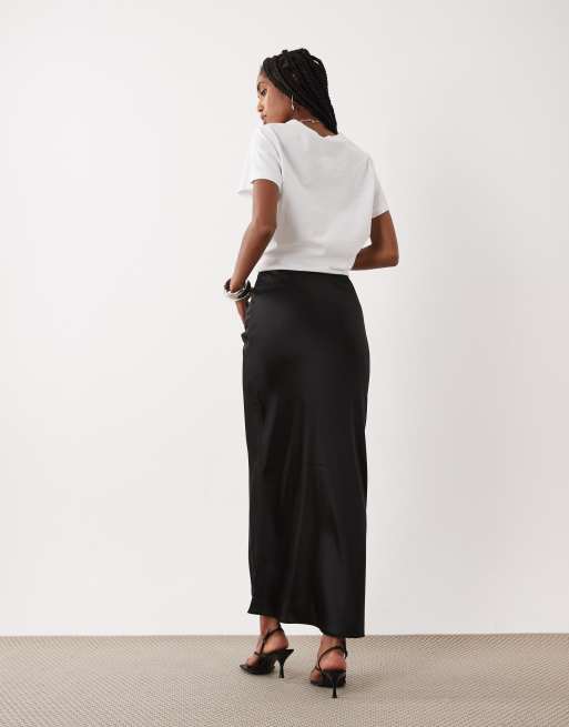 New Look - falda maxi al bies de satén negra, 4 de 5