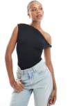[New Look] New Look fallen shoulder bodysuit in black 8 01 - black