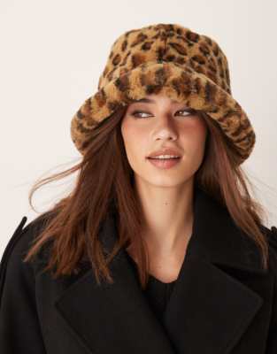 New Look New Look faux fur bucket hat in leopard print-Brown