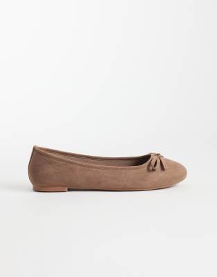  faux leather ballet flats in light brown