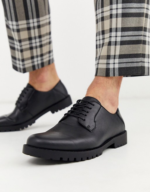 New Look faux leather chunky derby in black