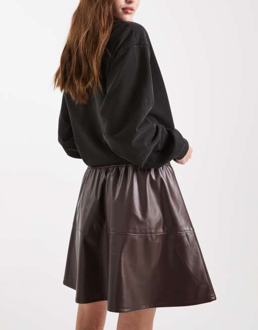 New Look faux leather flippy mini skirt in brown, 4 of 5