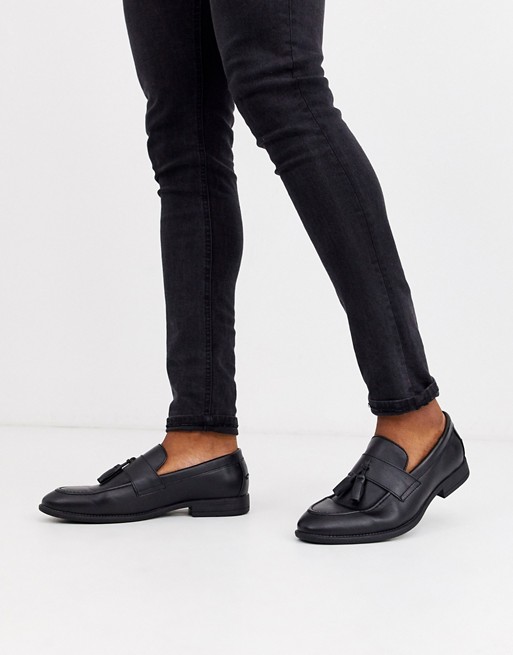 New Look faux leather tassel loafer in black
