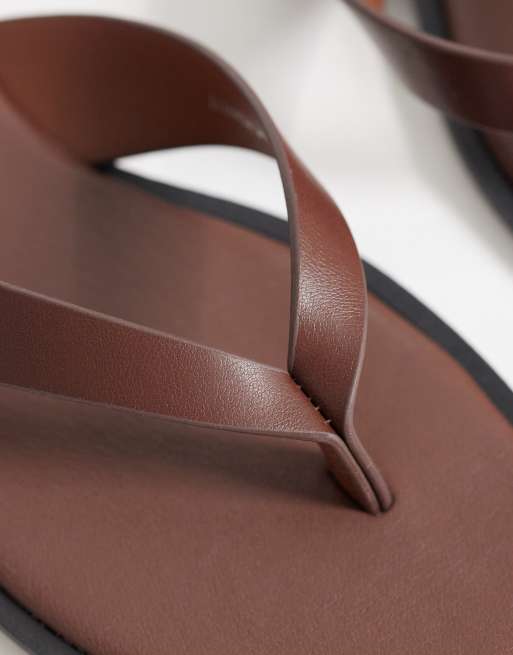 New Look faux leather thongs in brown, 3 of 4