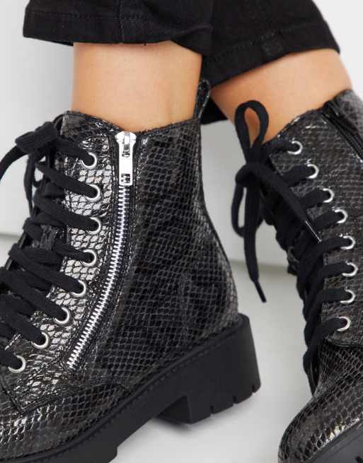 New Look faux snake lace up flat chunky boots in black, 2 of 4