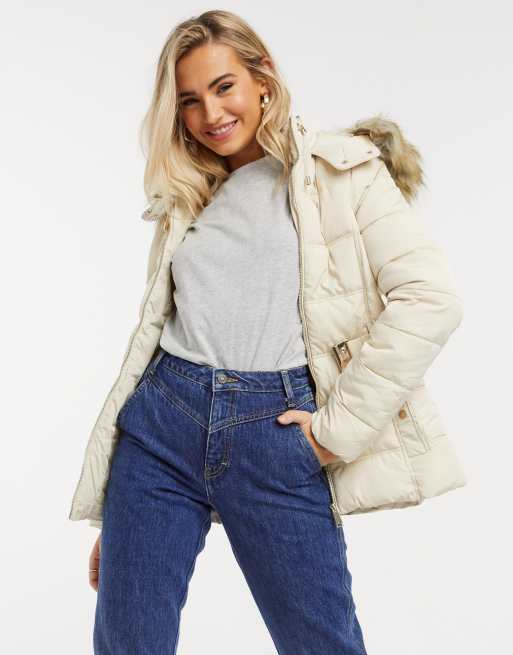 New Look – Figurbetonte, wattierte Jacke in Weiß