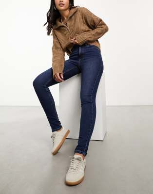 New Look - Figurformende, eng geschnittene Jeans in Dunkelblau-Marineblau