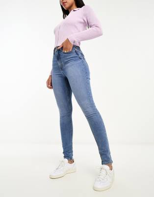 New Look - Figurformende, eng geschnittene Jeans in Mittelblau