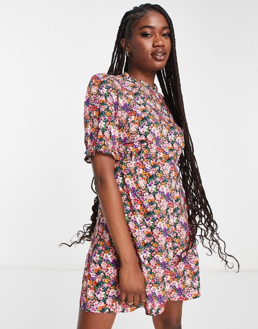 New Look – Fioletowa sukienka wiązana mini z bufkami i wzorem w kwiatki |  ASOS