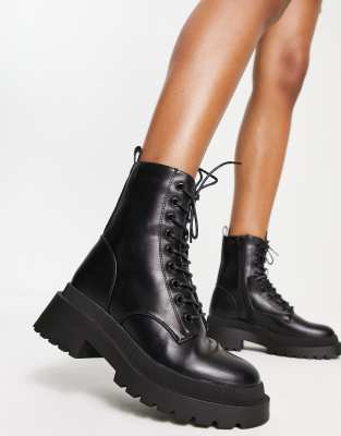 New Look - Flache Ankle-Boots in Schwarz mit etwas höherem Schaft