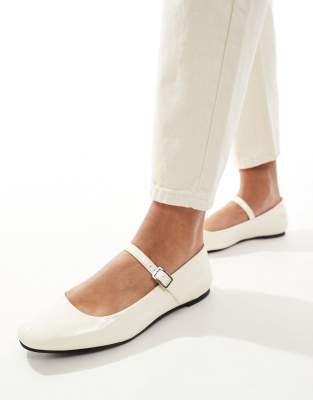 New Look - Flache Ballerinas im Mary Jane-Design in Creme-Weiß