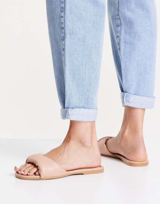 New Look – Flache Pantoletten-Sandale mit gepolstertem Riemen in Hellbeige, 2 von 4