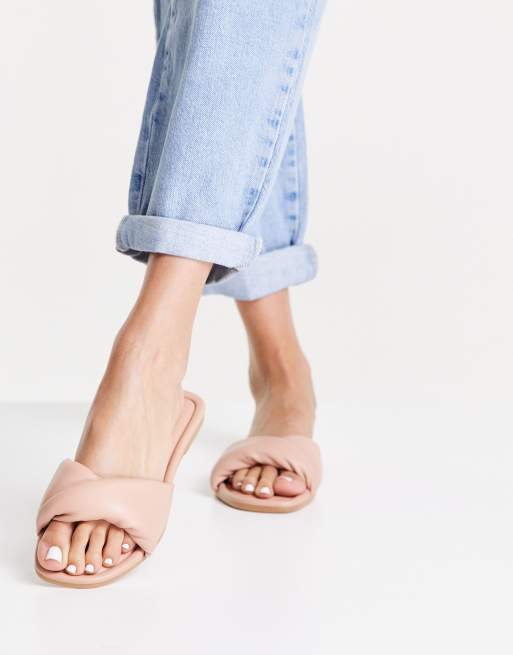 New Look – Flache Pantoletten-Sandale mit gepolstertem Riemen in Hellbeige, 4 von 4