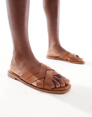 New Look - Flache Sandalen in Hellbraun mit Riemen in Weboptik-Brown