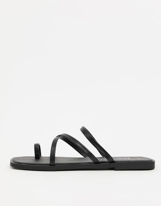 New Look – Flache Sandalen mit Riemchendesign und Zehenschlaufe in Schwarz, 4 von 4