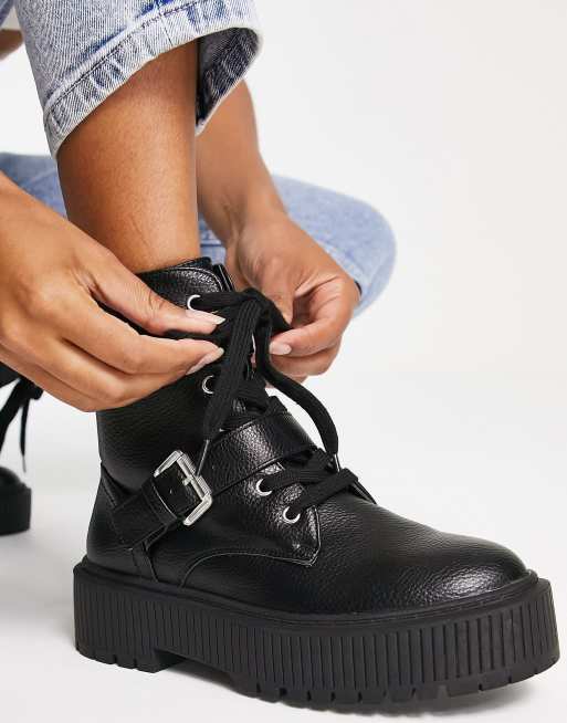 New Look – Flache Schnürstiefel in Schwarz mit flacher, dicker Plateausohle