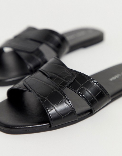 New Look – Flache Slider-Sandalen in Kroko-Schwarz mit überkreuzten Riemen