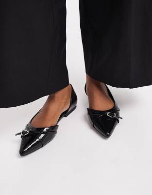 New Look - Flache, spitze Ballerinas in Schwarz mit Schnalle