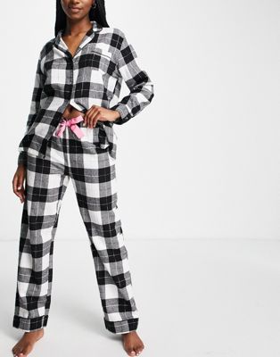 New Look flannel check revere pyjama set in black