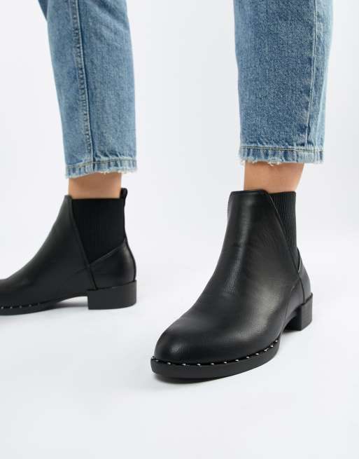 Hulpeloosheid Vertrappen Om toestemming te geven New Look flat chelsea boot with studs in black | ASOS