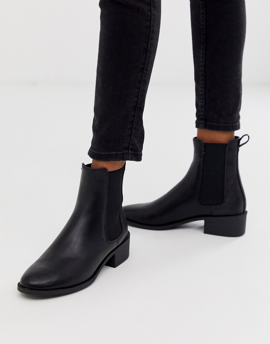 New Look flat chelsea boots in black