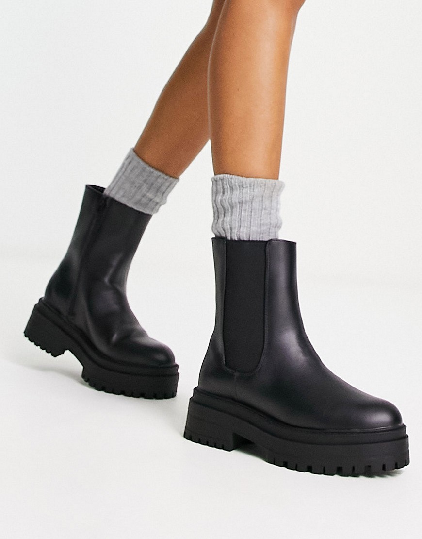 New Look flat chunky chelsea boot with cleated sole in black-White
