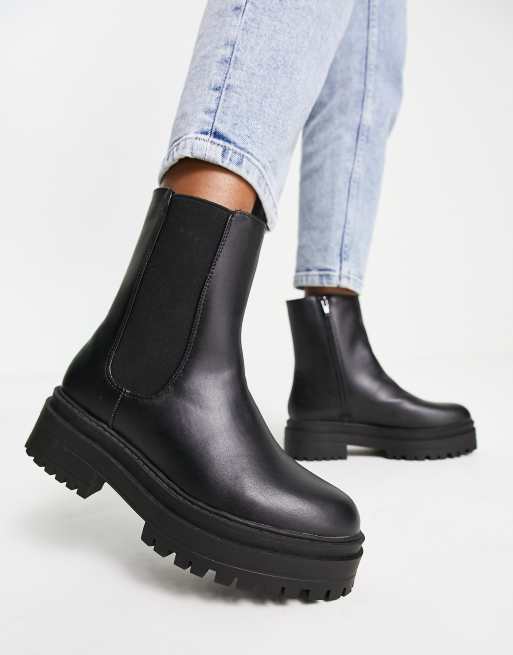 New Look flat chunky chelsea boot with cleated sole in black | ASOS