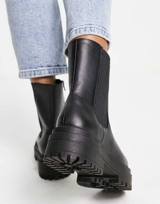 New Look flat chunky chelsea boots with cleated sole in black | ASOS