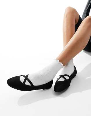 New Look flat shoes with cross strap in black | ASOS