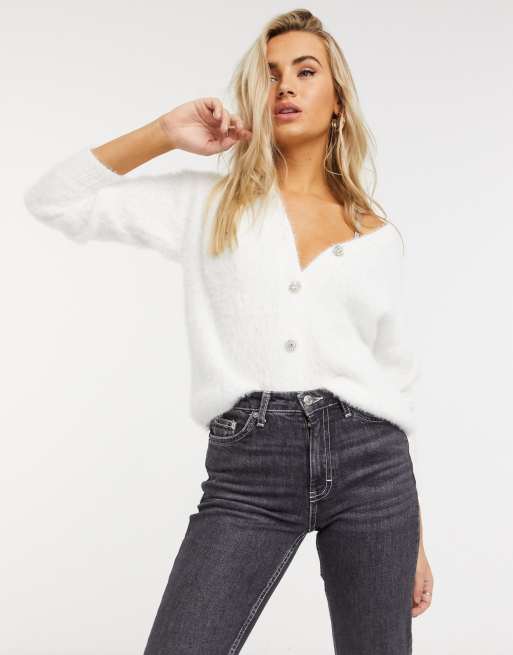 New Look – Flauschige Strickjacke mit Zierknöpfen in Cremeweiß, 3 von 4