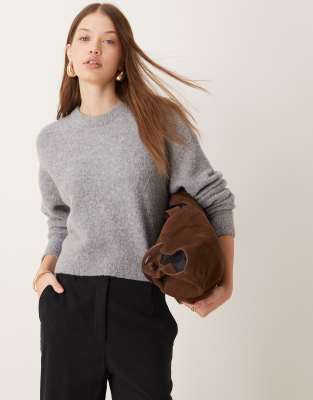 New Look - Flauschiger Pullover aus Bouclé in Grau